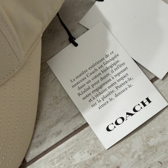 Coach chalk Cap with Brown  Logo … NWT..ladies 
Baseball cap
